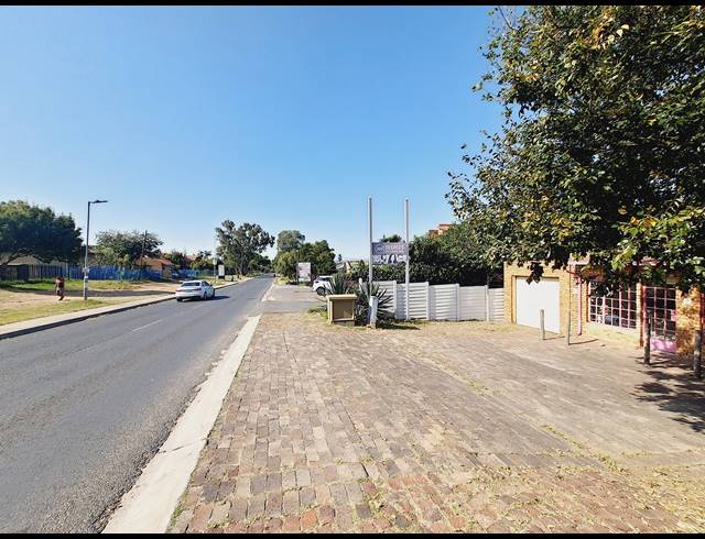48M² BUSINESS CENTRE TO LET IN HALFWAY GARDENS